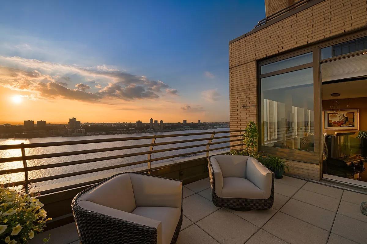 100 riverside blvd #phb