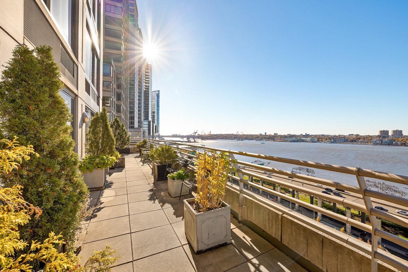 120 riverside blvd #16hm